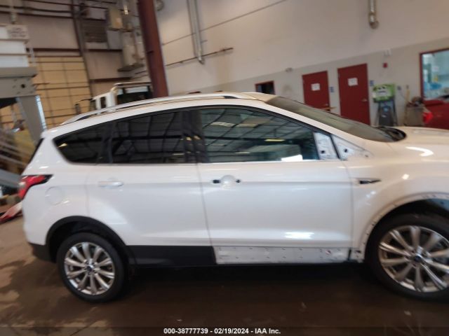 1FMCU9J90HUD28716 Ford Escape Titanium