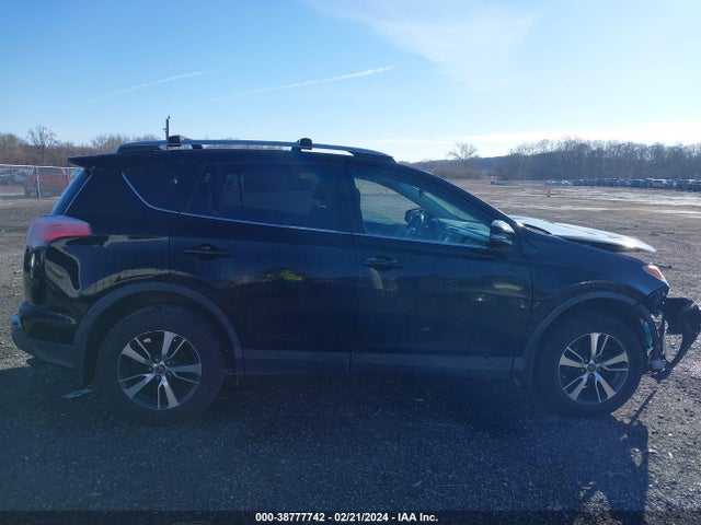 Toyota Rav4 Xle 2017 2T3RFREV9HW596893 Image 14