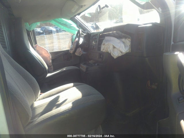 Chevrolet Express 2500 Work Van 2016 1GCWGAFF1G1120658 Image 5