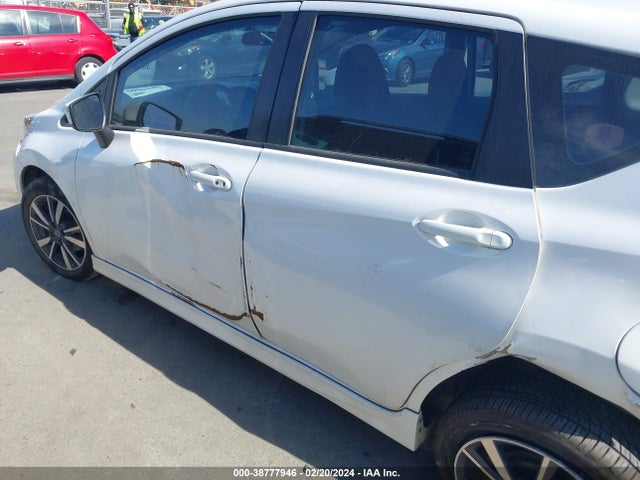 Nissan Versa Note Sr 2018 3N1CE2CP9JL354903 Image 17
