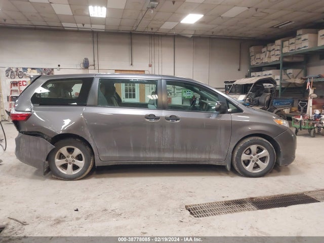 Toyota Sienna L 7 Passenger 2017 5TDZZ3DC1HS831681 Image 13