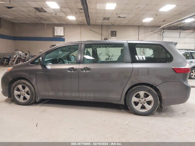 Toyota Sienna L 7 Passenger 2017 5TDZZ3DC1HS831681 Image 14