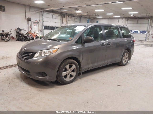 Toyota Sienna L 7 Passenger 2017 5TDZZ3DC1HS831681 Image 2
