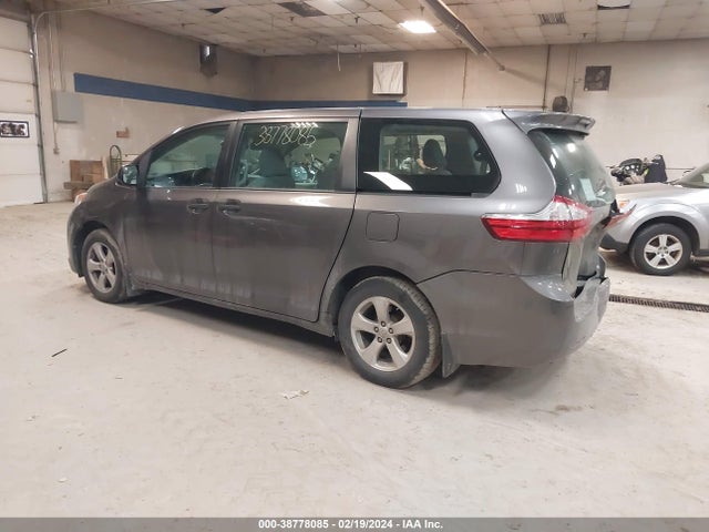 Toyota Sienna L 7 Passenger 2017 5TDZZ3DC1HS831681 Image 3