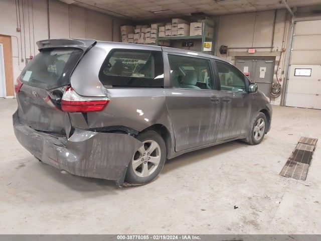 Toyota Sienna L 7 Passenger 2017 5TDZZ3DC1HS831681 Image 4