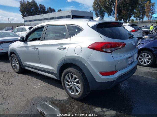 2018 HYUNDAI TUCSON KM8J33A42JU670900 Photo 2
