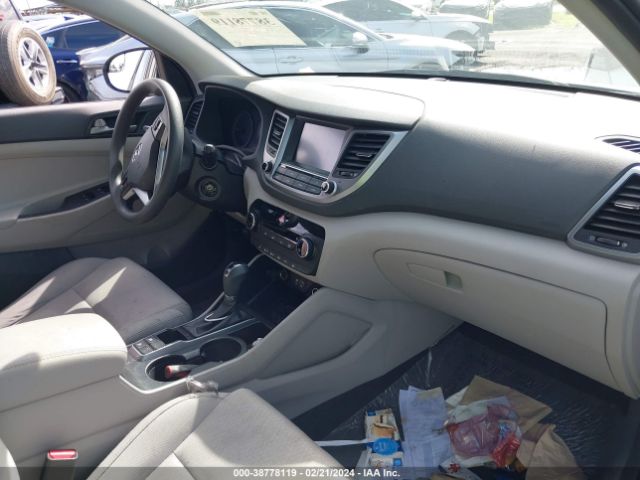 2018 HYUNDAI TUCSON KM8J33A42JU670900 Photo 4