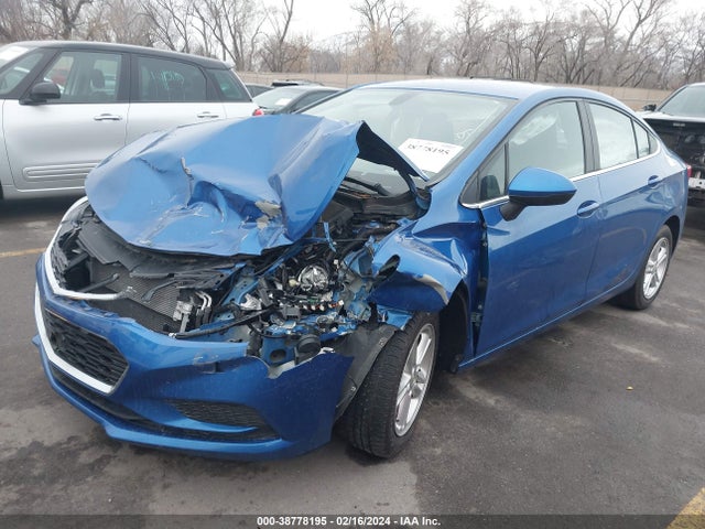 Chevrolet Cruze Lt Auto 2018 1G1BE5SM9J7150746 Image 2