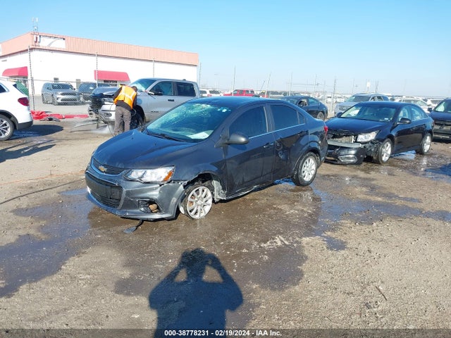 Chevrolet Sonic Lt Auto 2019 1G1JD5SB8K4109766 Image 2