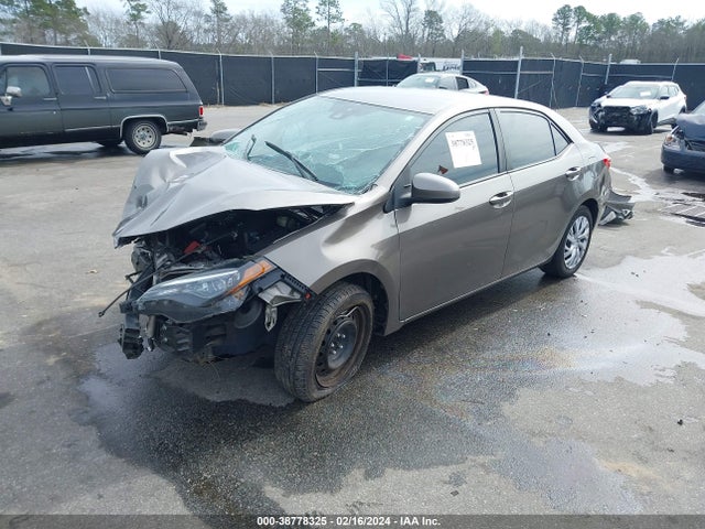 Toyota COROLLA LE 2018 2T1BURHE7JC031464 Image 2