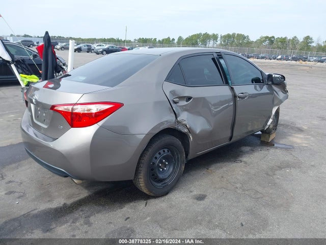 Toyota COROLLA LE 2018 2T1BURHE7JC031464 Image 4