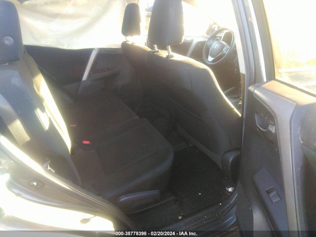 Toyota RAV4 LE 2017 2T3BFREV1HW590748 Image 8
