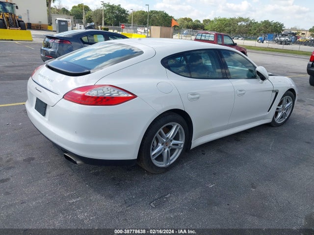 2011 PORSCHE PANAMERA WP0AA2A78BL013637 Photo 3
