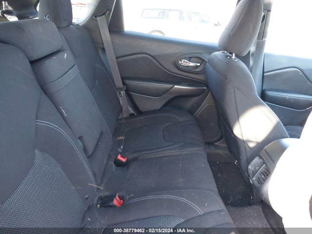 1C4PJLCB7KD376829 Jeep Cherokee Latitude Fwd