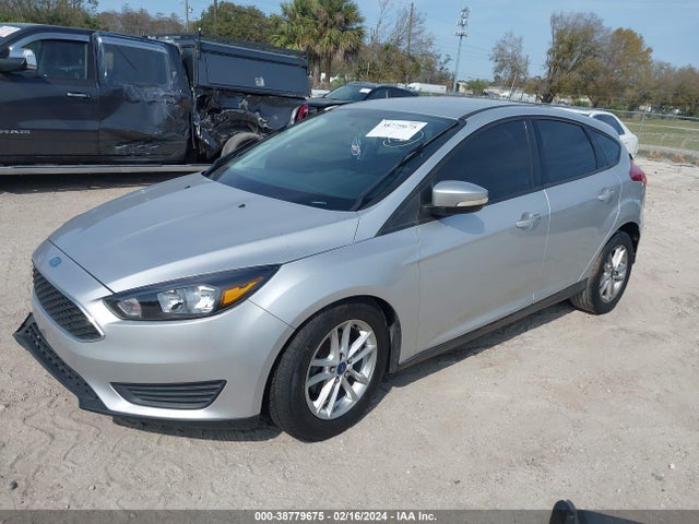 Ford FOCUS SE 2015 1FADP3K28FL242223 Image 2