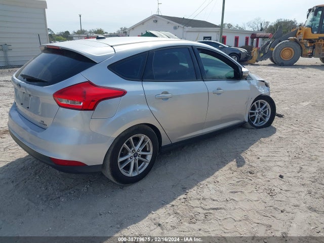 Ford FOCUS SE 2015 1FADP3K28FL242223 Image 4