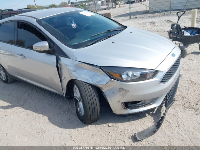 Ford FOCUS SE 2015 1FADP3K28FL242223 Image 6