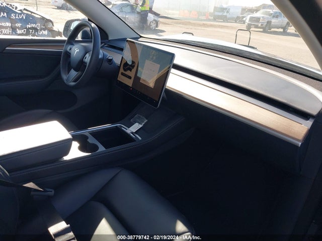 2023 TESLA MODEL Y 7SAYGDEEXPF638460 Photo 4