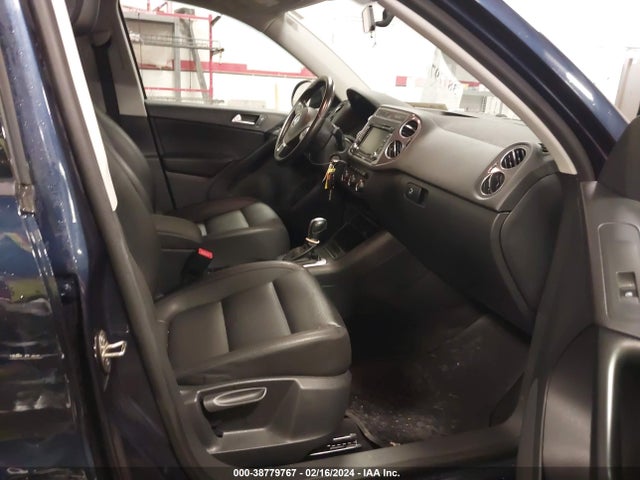 WVGBV7AX6FW607956 Volkswagen TIGUAN SE