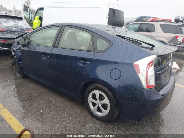 Toyota Prius Two 2015 JTDKN3DU7F0438421 Image 3