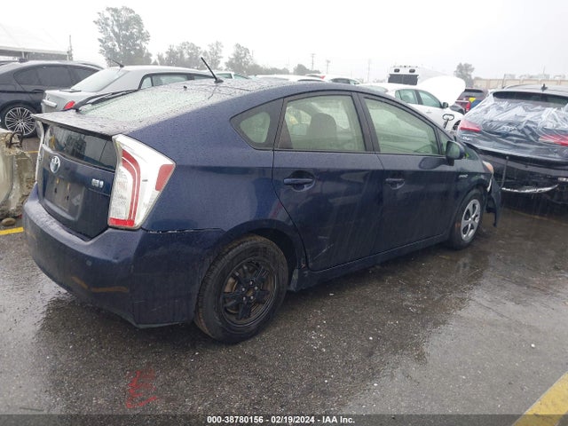 Toyota Prius Two 2015 JTDKN3DU7F0438421 Image 4