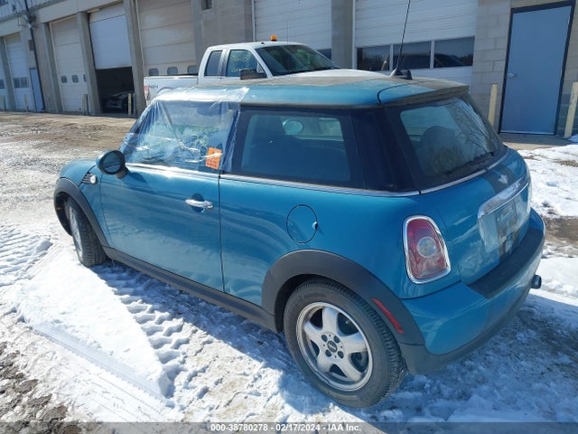 2008 MINI COOPER WMWMF33568TT62916 Photo 2