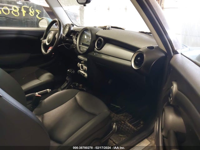 2008 MINI COOPER WMWMF33568TT62916 Photo 4