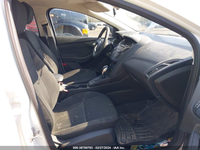 1FADP3F21GL349884 Ford FOCUS SE