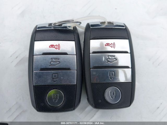 KNDCB3LC0J5138916 KIA NIRO LX