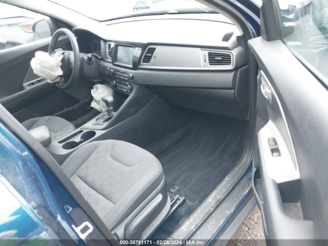 KNDCB3LC0J5138916 KIA NIRO LX