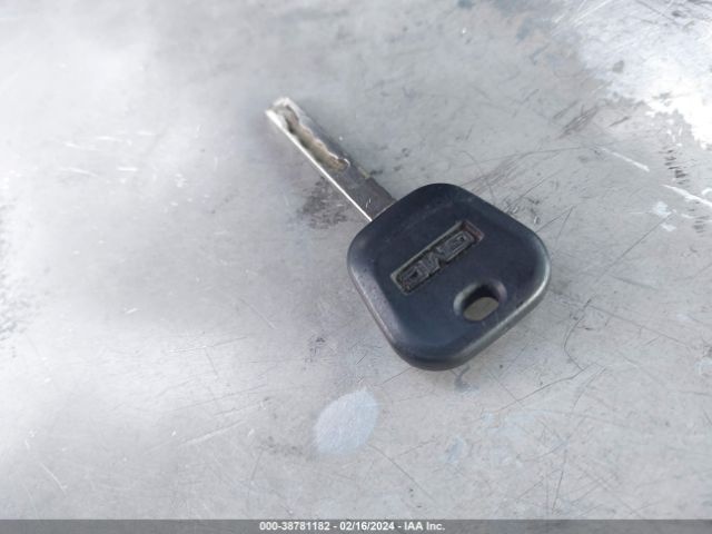 1GKS2FKC3HR215459 GMC Yukon Xl Sle