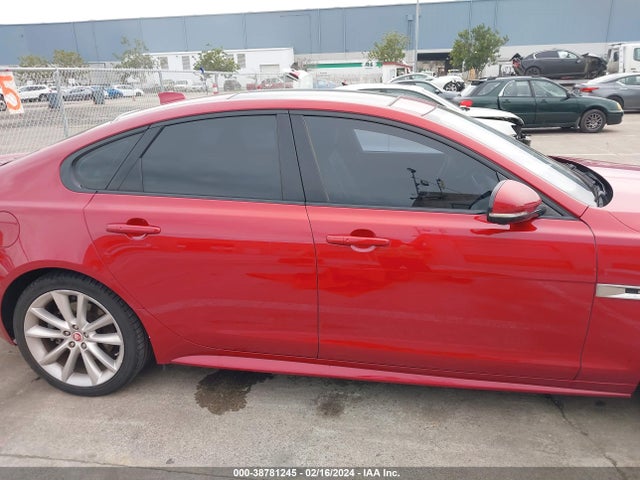 Jaguar XF 2016 SAJBF4BV7GCY11215 Image 26