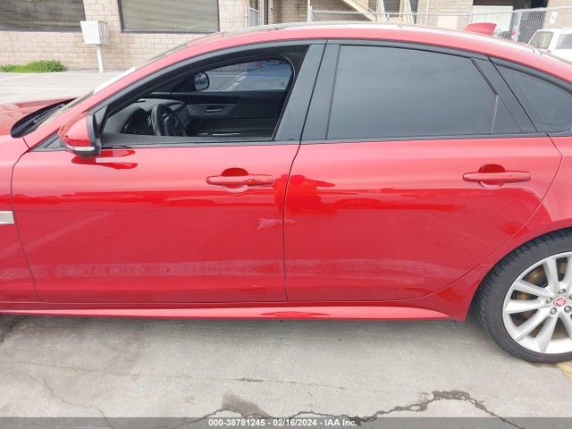 Jaguar XF 2016 SAJBF4BV7GCY11215 Image 27