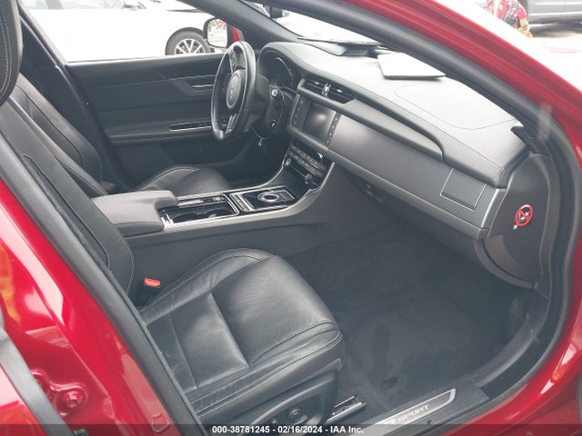 2016 JAGUAR XF SAJBF4BV7GCY11215 Photo 4