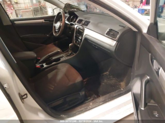 1VWAT7A34GC040987 Volkswagen Passat 1.8t S