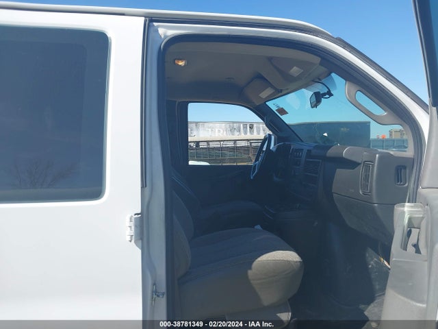 Chevrolet Express 2500 Work Van 2019 1GCWGAFP3K1270272 Image 5