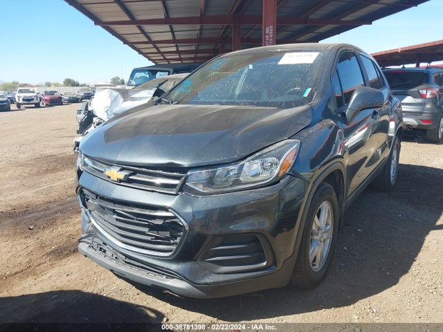 Chevrolet TRAX LS 2019 3GNCJKSB0KL191050 Image 2