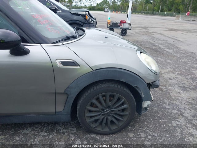 Mini Clubman Cooper 2017 WMWLN5C39H2E33317 Image 16