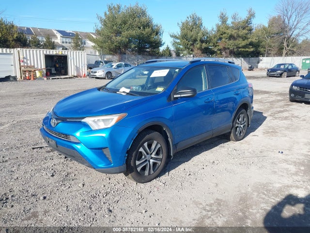 Toyota RAV4 LE 2016 JTMBFREV2GJ062973 Image 2