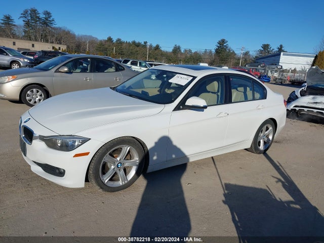 BMW 320i Xdrive 2014 WBA3C3G55ENS71635 Image 2