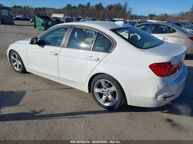 BMW 320i Xdrive 2014 WBA3C3G55ENS71635 Image 3