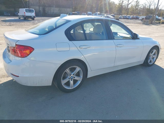BMW 320i Xdrive 2014 WBA3C3G55ENS71635 Image 4