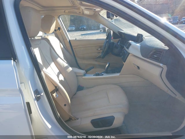 BMW 320i Xdrive 2014 WBA3C3G55ENS71635 Image 5