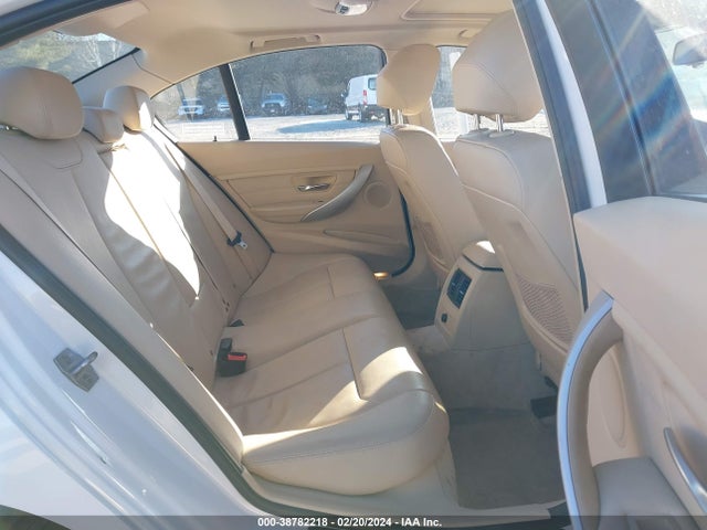 BMW 320i Xdrive 2014 WBA3C3G55ENS71635 Image 8