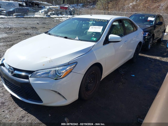 Toyota CAMRY LE 2015 4T4BF1FK5FR496356 Image 2