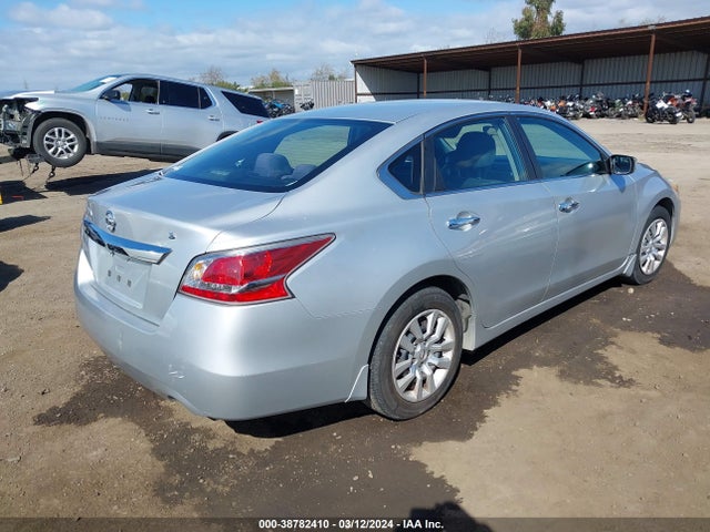 Nissan Altima 2.5 S 2015 1N4AL3AP9FC232473 Image 4