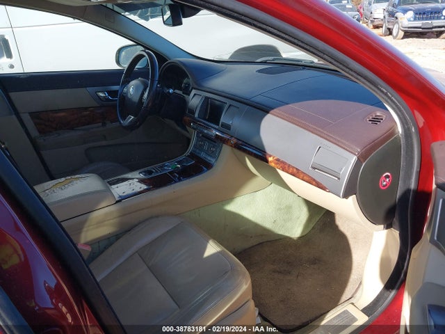 2011 JAGUAR XF SAJWA0FBXBLR91484 Photo 4