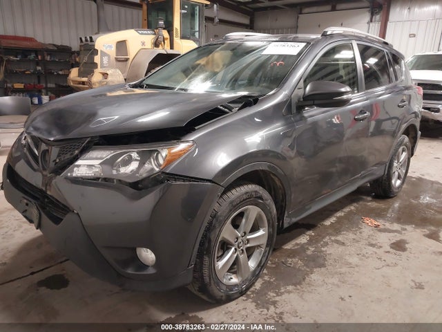 Toyota Rav4 Xle 2015 JTMRFREV5FD110400 Image 2