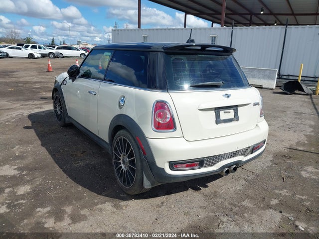2011 MINI COOPER S WMWSV3C5XBTY10026 Photo 2