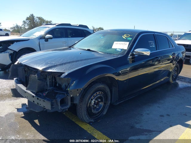Chrysler 300 Touring 2018 2C3CCAAG9JH190727 Image 2